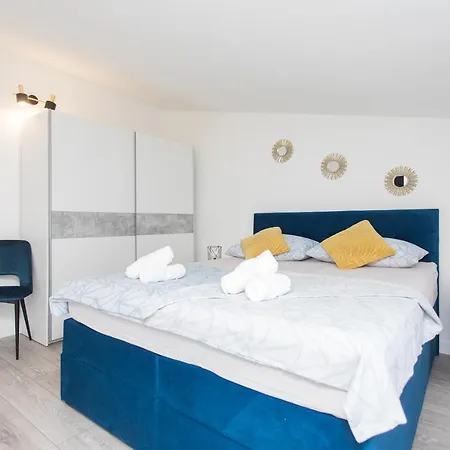 Gold Apartment