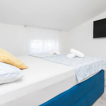 Gold Apartment